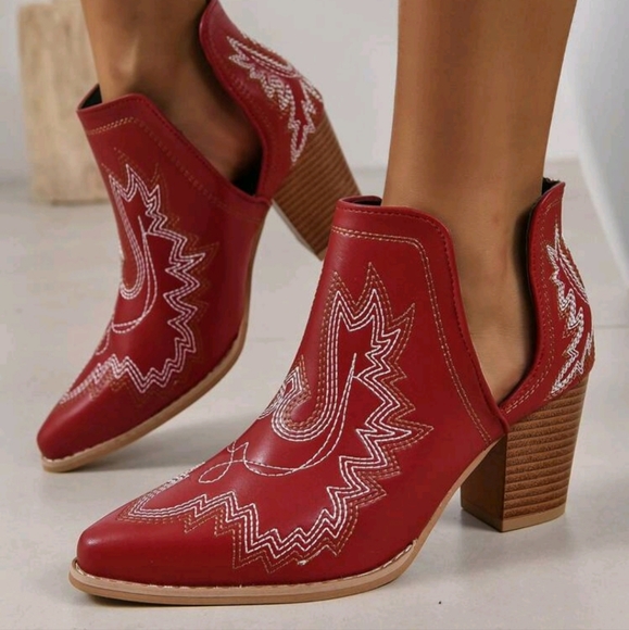NEW FLORAL EMBROIDERED POINTED TOE CHUNKY HEELED BOHO WESTERN BOOTIES ♥️ - Picture 1 of 8